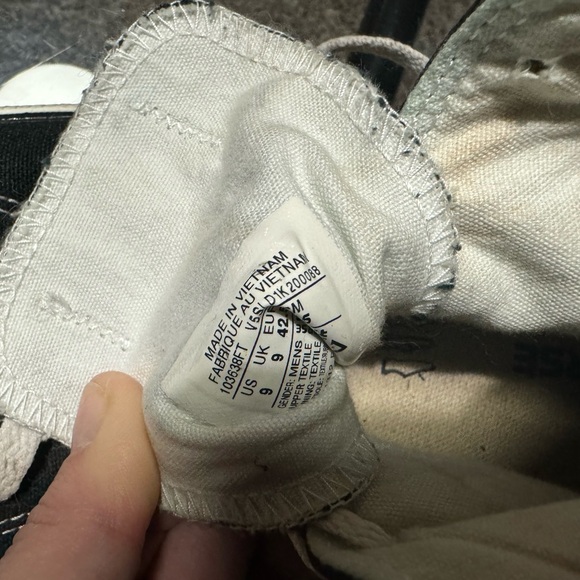 Like new Men’s Converse shoes size 9 - Picture 2 of 3